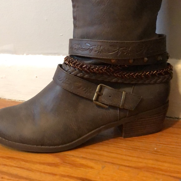 Tall boots - Picture 3 of 6